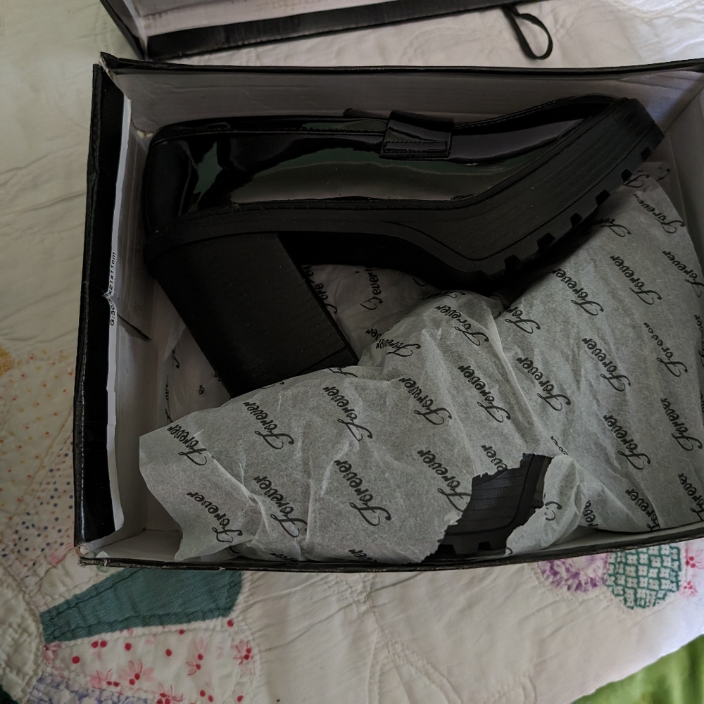 Shoes - Picture 2 of 6